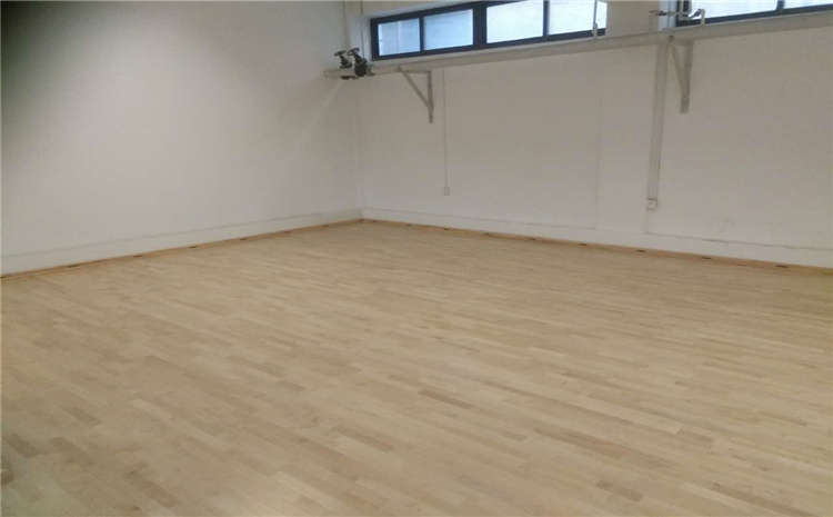 專(zhuān)業(yè)舞臺(tái)木地板多少錢(qián)