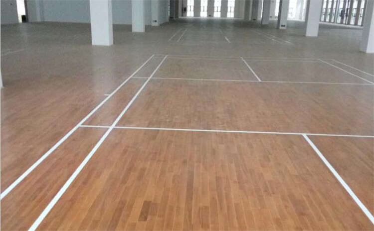 楓樺木籃球場實木地板怎么保養？
