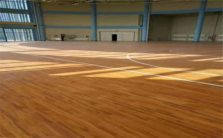五角楓籃球館木地板怎么維修？