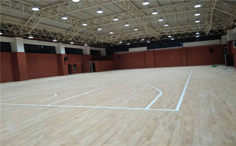 五角楓風雨操場運動地板**是多少錢？