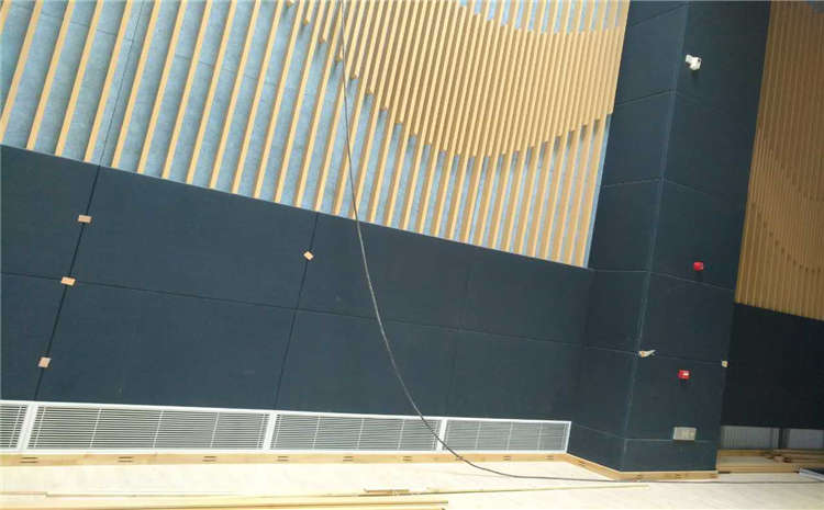 昆明楓木運(yùn)動木地板翻新