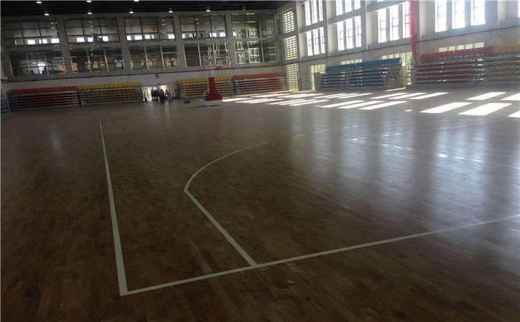22厚運動籃球地板怎么翻新？