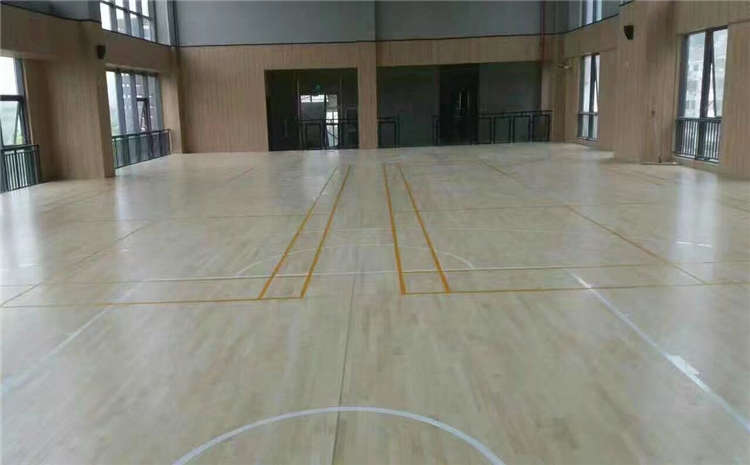 五角楓體育木地板價格是多少錢？