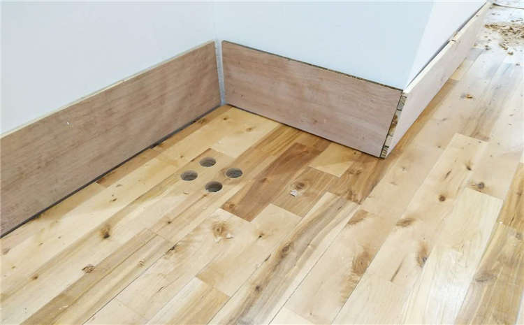 體育實木運(yùn)動地板氣泡原因