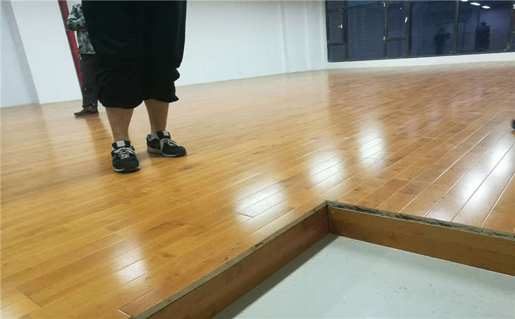 柞木體育木地板怎么維修？