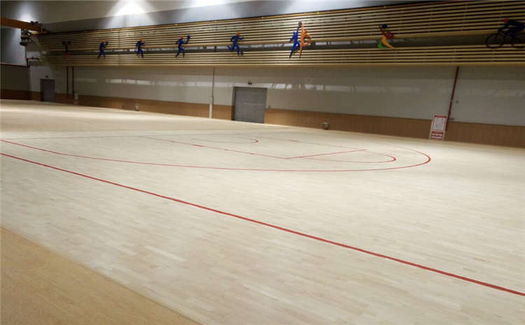 學(xué)校籃球館木地板有什么特點(diǎn)？